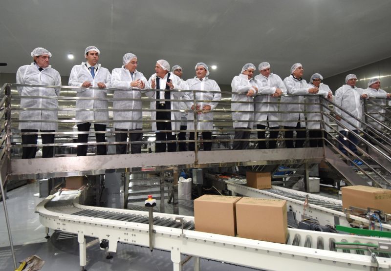 Prefeito de Perdizes Vinícius Barreto e o Diretor Presidente da Bem Brasil João Emílio Rocheto recebem o governador de Minas Fernando Pimentel para visita a Bem Brasil Alimentos.